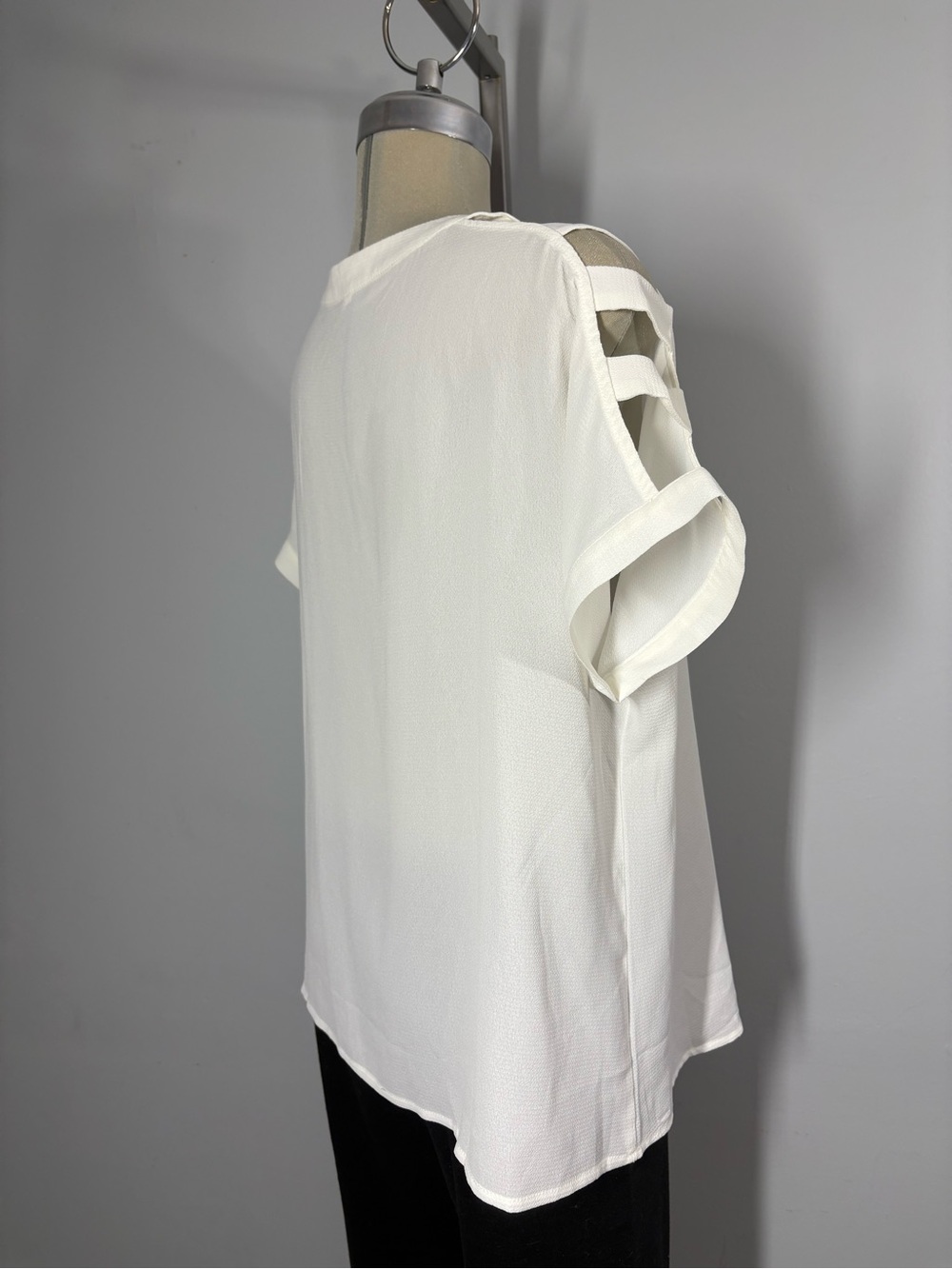Women’s White Cold-Shoulder Short Sleeve Blouse